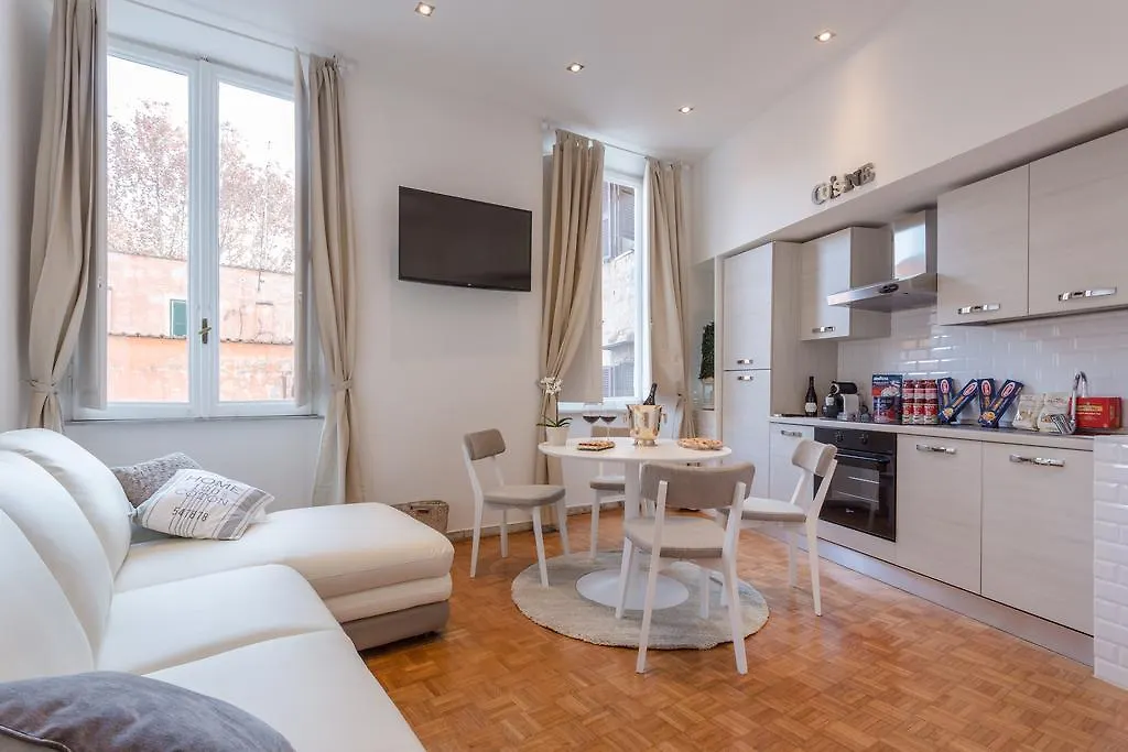 Townhouse By The Spanish Steps-1